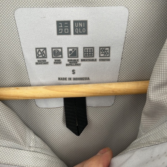 Uniqlo Windbreaker Jacket - Picture 2 of 3